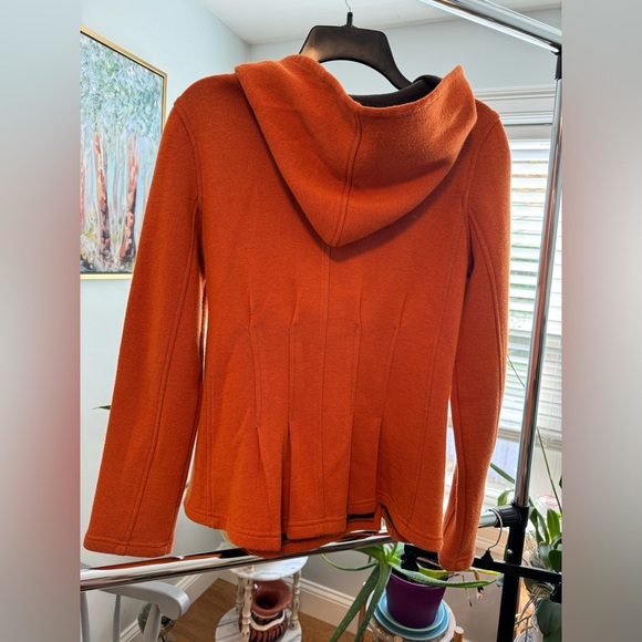 Perfect hoodie for fall. Good condition with some piling - Picture 2 of 6